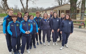 Notre équipe féminine avec la très sympathique et honorable équipe féminine de la Tour d'Albon