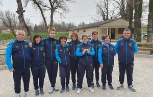 De gauche à droite : Christian, Estelle, Bridget, Véronique, Sylvie, Sandrine, Carine, Béatrice et Philippe.