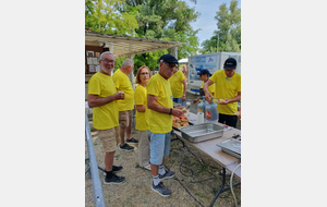 SERVICE DES BENEVOLES AVANT LE COUP DE FEU