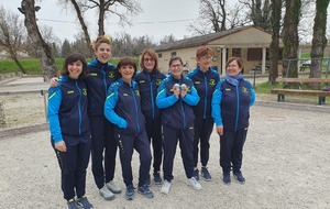 De gauche à droite : Estelle Fayolle, Bridget Brulez, Véronique Doussinaud, Sylvie Ferrin, Sandrine Guerpillon, Carine Watiez et Béatrice Grimaud (Présidente de Castel Pétanque).