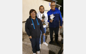 Béa notre Présidente, Julien Pille, Vainqueur Maître-Joueur 2026 et Philippe Lecler, finaliste, score 13 à 12 !