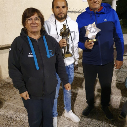 MAITRE-JOUEUSE ET MAITRE-JOUEUR 2026 - Béa notre Présidente, Julien Pille, Vainqueur Maître-Joueur 2026 et Philippe Lecler, finaliste, score 13 à 12 !
